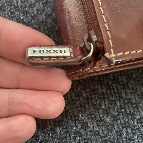 Fossil Tote with matching wallet - Picture 11 of 16
